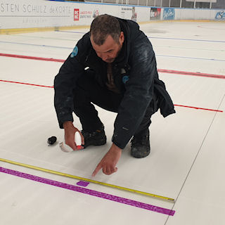 Photo: Habib Allilouch preparing the start lines