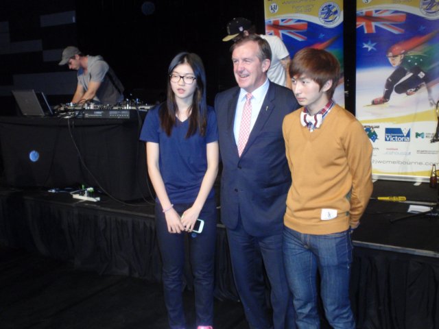 worldjuniorchampionssukheeshimandseyeongparkwithministerofsports.jpg